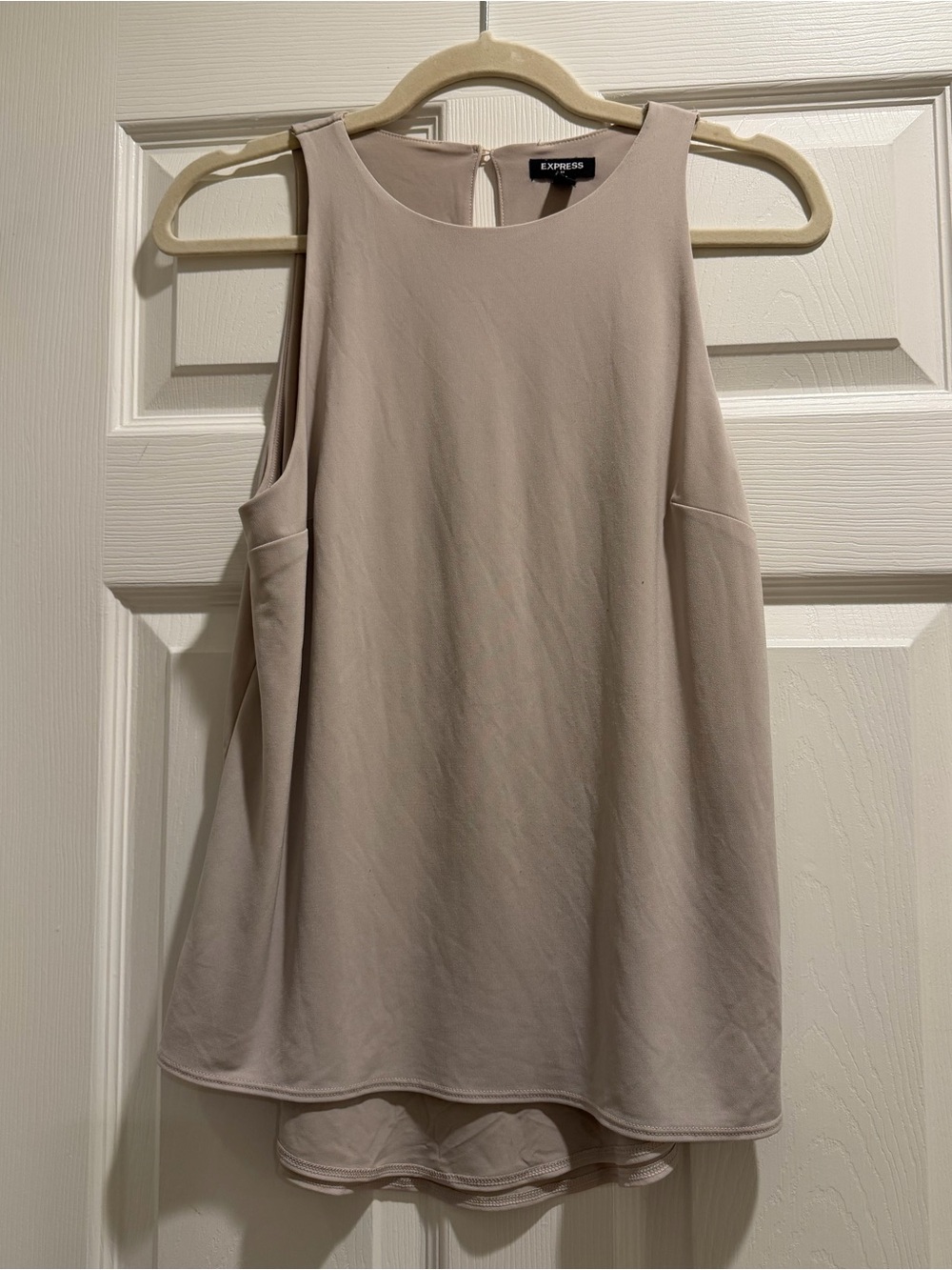 Express Women's Sleeveless Round-Neck Camisole in Light Taupe